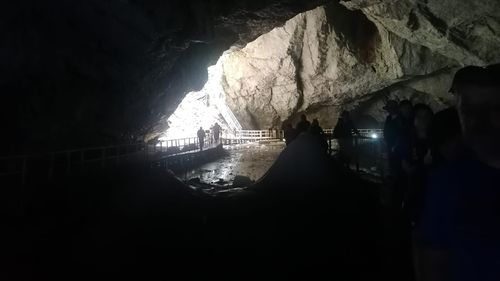 Ghețarul de la Scărișoara se topește / Ghid turistic: Stratul format iarna este mult mai mic decât cel ce se topește vara