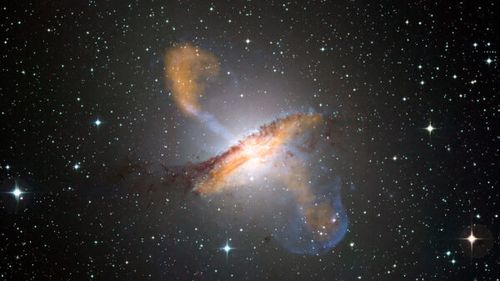 O gaură neagră „trage” cu gloanțe de gaz în spațiu / O descoperire care rescrie legile evoluției galactice