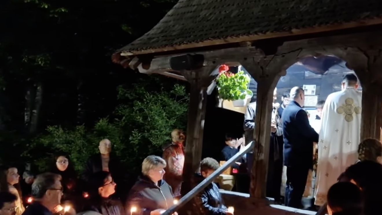 VIDEO Slujba de Înviere la o biserică veche de 270 de ani / Hristos a Înviat!