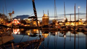Is it safe to travel to France despite the Covid-19 pandemic? / What are the current travel restrictions and safe places to go