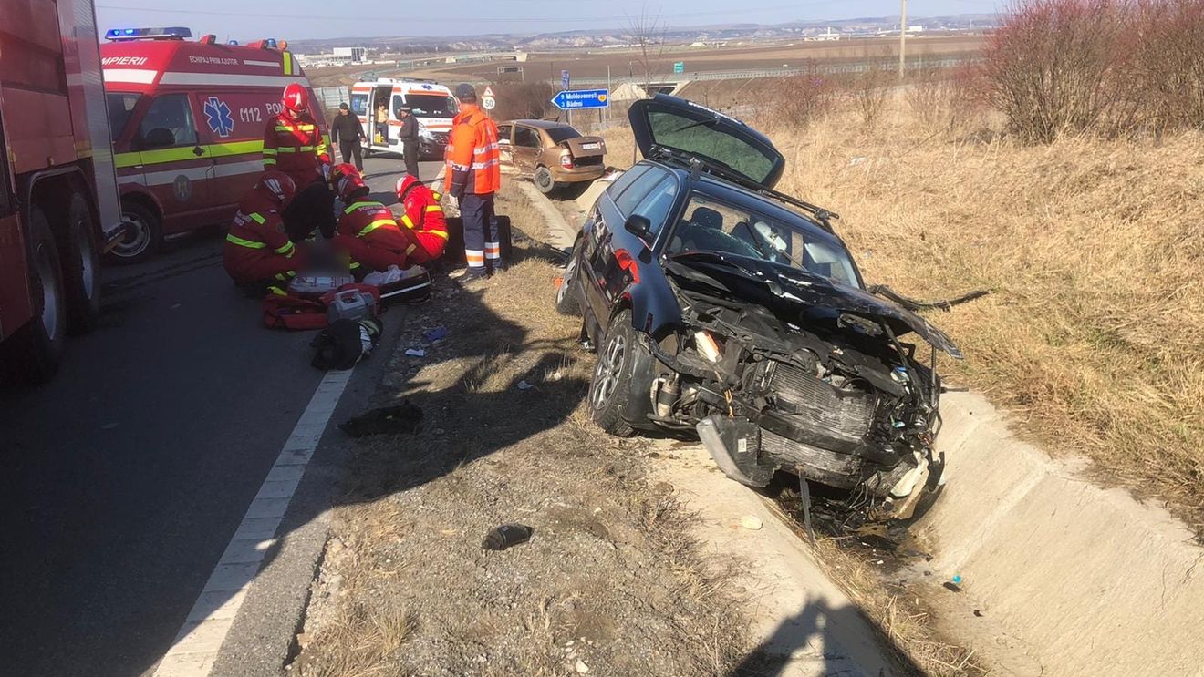 O persoană a decedat şi alte două au fost rănite în urma unui accident rutier care a avut loc la ieşirea din Turda spre Alba