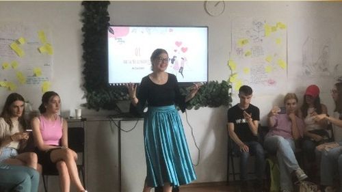 VIDEO „Nu poți face bine planetei, dacă nu-ți faci ție bine”/ Un student la Arhitectură și două eleve de la Liceul „Lovinescu” au creat „ReGeneration”, un program de training în licee despre sănătatea mintală și well-being