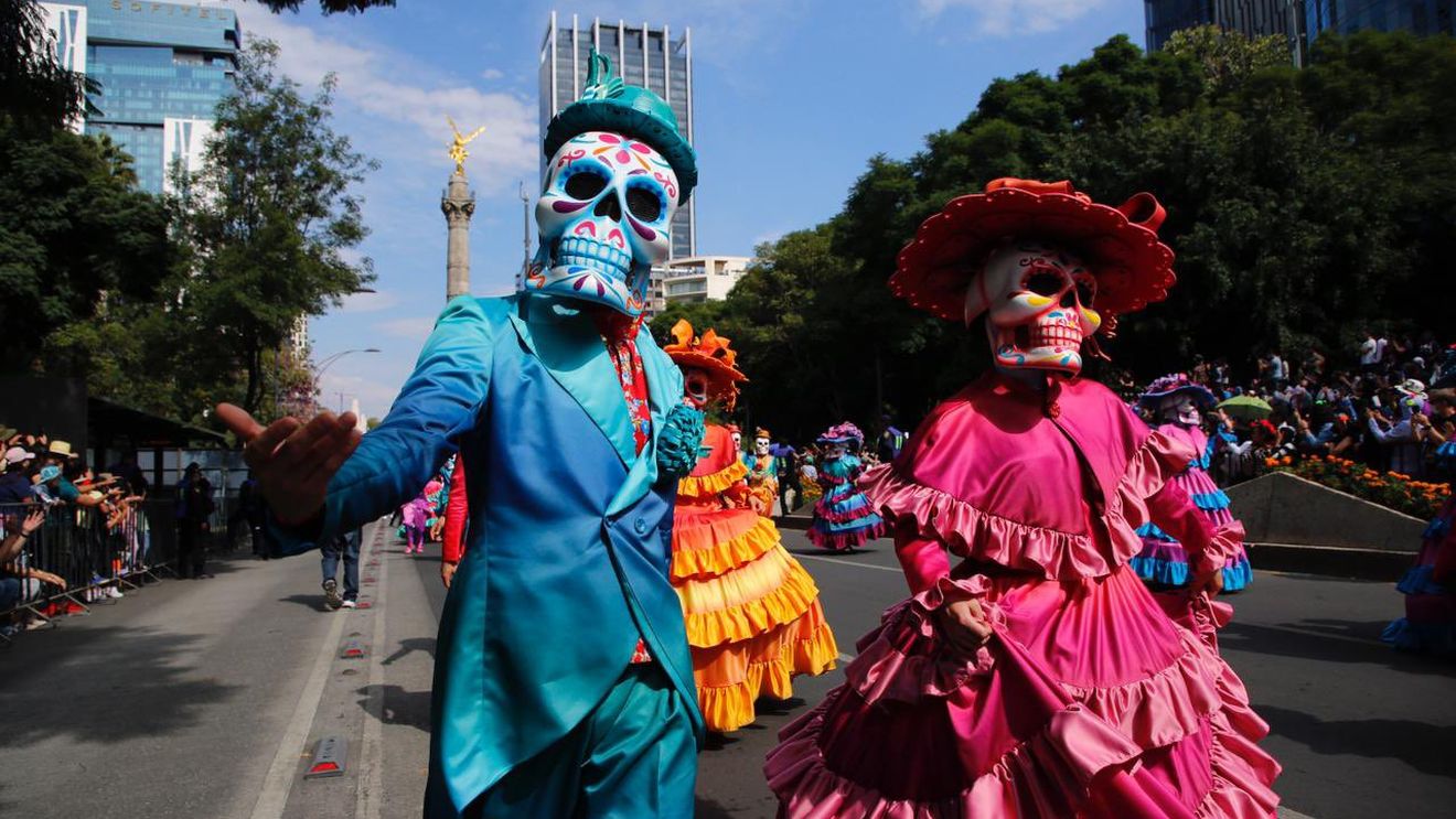 Peste un milion de persoane la parada de Ziua Morţilor din Mexic