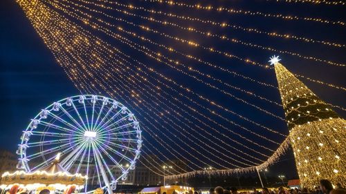 Se deschide Târgul de Crăciun, în Piaţa Constituţiei