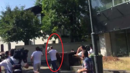 Cum o rupe la fugă prim procurorul din Caracal  la vederea jurnaliștilor după ce a fost audiat la secția specială