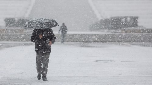 ANM: Încălzire temporară, urmată de o nouă perioadă de ger / Avertisment de polei în următoarele zile / ”Rămân sub 0 grade temperaturile minime în mare parte a țării”