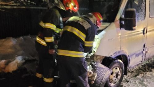 Accident cu zece victime în Botoșani, după coliziunea dintre un microbuz si un autoturism