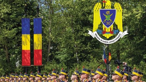 Brigada 30 Gardă "Mihai Viteazul", ziua porților deschise:  Ceremonie militară, exerciţii de mânuire a armamentului de tip drill-team, executate de militari, și mini-concerte