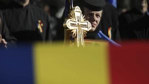 Mănăstirile din Moldova transmit SMS-uri cu îndemnuri la vot la referendum