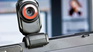 O profesoară de biologie din Iași şi-a dat demisia, după ce elevii au descoperit fotografii indecente cu ea pe un site de videochat