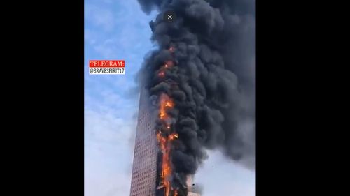 VIDEO Un incendiu violent a izbucnit într-un zgârie-nori la Changsha, în centrul Chinei
