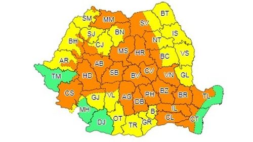 Cod portocaliu de ploi și vijelii în jumătate din țară până la ora 23.00