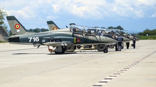 Cinci IAR-99 SM, gata să intre în serviciul activ al armatei române. Ce armament poate transporta avionul în cazul în care e nevoie să fie folosit în război? / Managerul de proiect: Aeronava este proiectată pentru școală