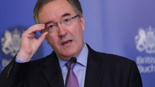 Ambasadorul britanic la București a promis sprijin pentru echipa din Timișoara care lucrează la un posibil vaccin anti-COVID 19. Guvernul României nu a acordat nici o finanțare proiectului, inclus de OMS pe lista vaccinurilor - candidat