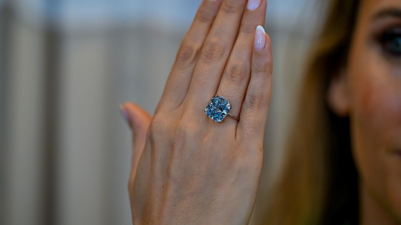 Un diamant albastru de 10 carate, estimat la 20 de milioane de dolari, va fi scos la licitație la Geneva