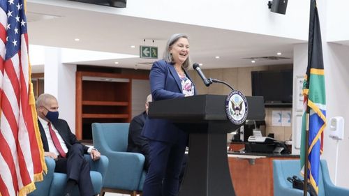 Victoria Nuland a agreat în glumă ideea de a se pompa vodcă rusească către Occident prin Nord Stream 2: „Vodca ar fi bună”. Oricum conducta nu e decât „o bucată de metal pe fundul oceanului”