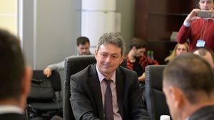 Nou președinte al Directoratului Hidroelectrica: Dan Iulius Plaveti, cu 15 ani lipsă în CV / Primul loc de muncă declarat oficial a fost la 38 de ani / A primit 1 milion de lei despăgubiri de la Hidroserv după ce a fost înlăturat de la conducerea societății