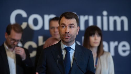 Drulă susţine că primari USR au fost "şantajaţi" sau "momiţi" să treacă la PSD, cu Marcel Ciolacu de faţă: ”Ai zece milioane, dacă treci la noi. Altfel, ai grijă că e Curtea de Conturi aici, în judeţ. E acum în control”