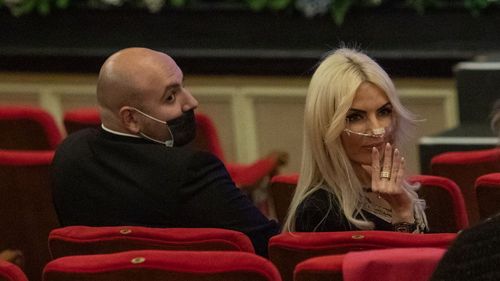 La cererea deputatului PSD Laura Vicol-Ciorbă, Agenția de Integritate i-a blurat, în declarația de avere, suma de 25,3 milioane de lei încasată de soț dintr-o misterioasă tranzacție cu părți sociale