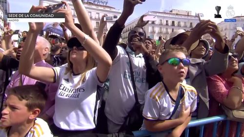 VIDEO Real Madrid, campioana Spaniei: Mii de persoane sărbătoresc în stradă al 36-lea titlu/ Fanii cer aducerea lui Mbappe şi Balonul de Aur pentru Vinicius