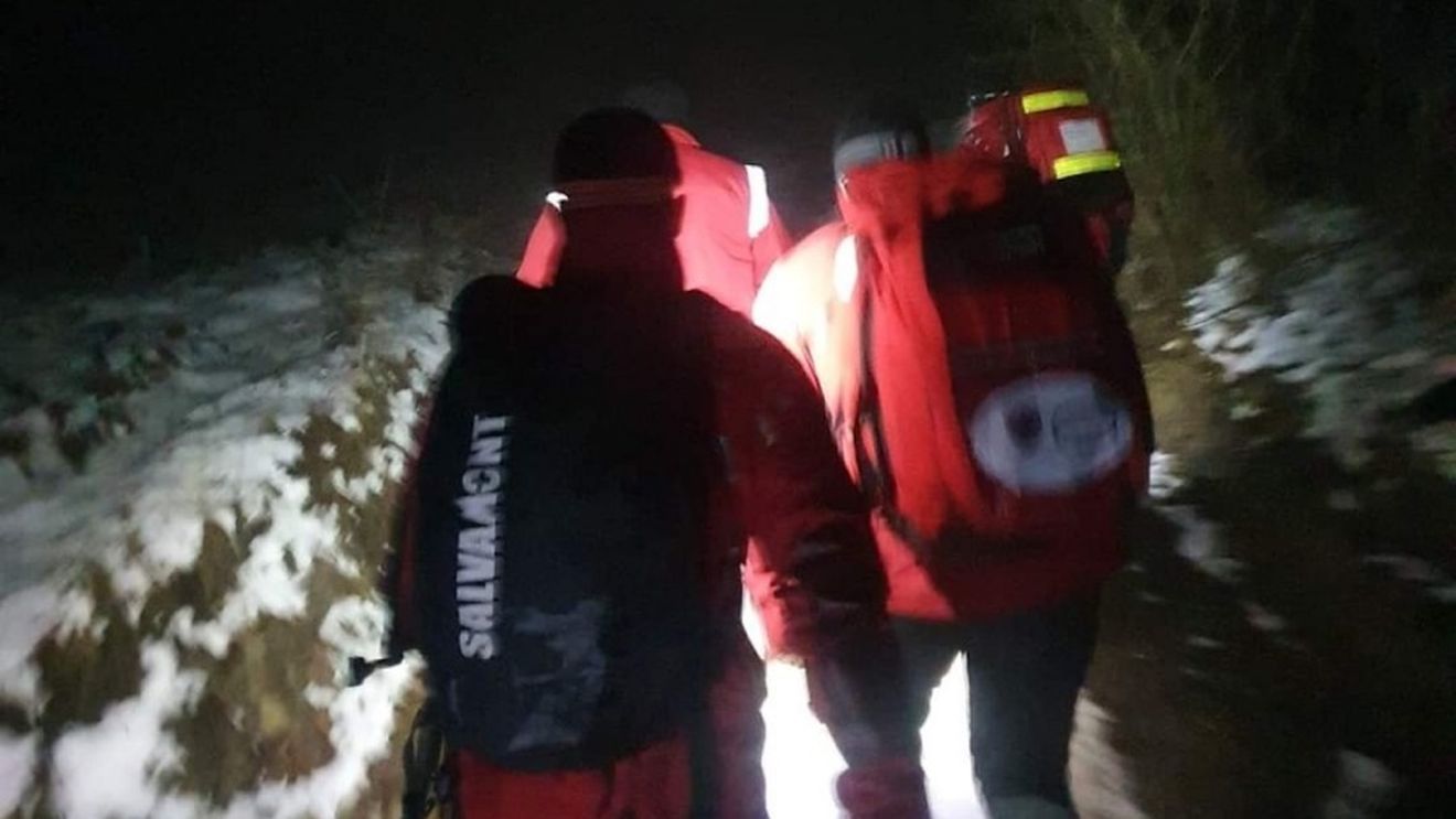 Doi turiști, surprinși de avalanșă în zona vârfului Negoiu / Intervin 12 salvamontiștii sibieni