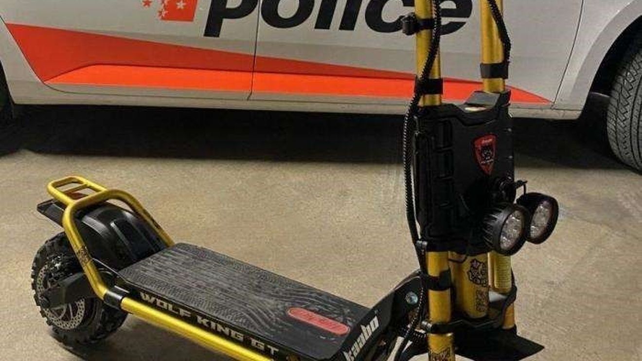 Poliţia elvețiană a confiscat o trotinetă electrică ce poate atinge 120 km/h