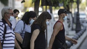 Hunedoara: Purtarea măştii de protecţie a devenit obligatorie, de sâmbătă după-amiază, în spaţii publice deschise de pe întreg teritoriul judeţului