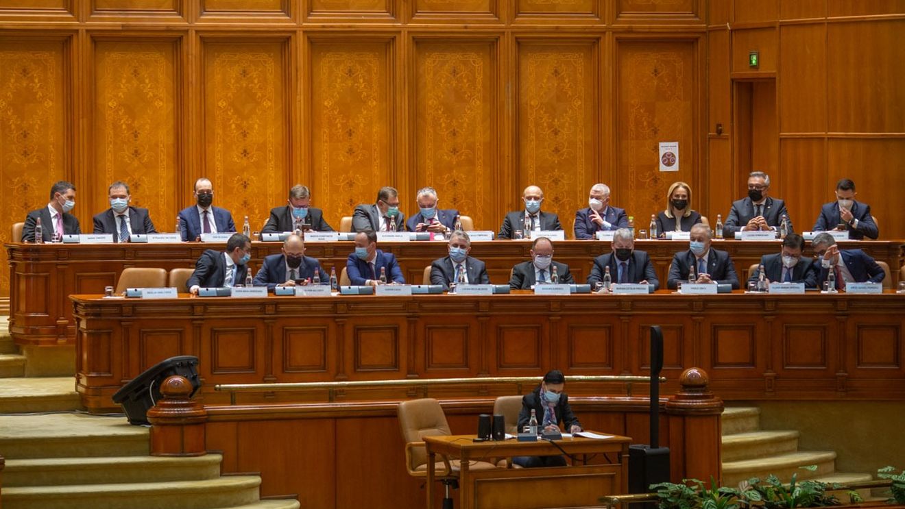 Iohannis a semnat decretul de numire a Guvernului PSD-PNL-UDMR / Jurământul de învestitură, la ora 15.00