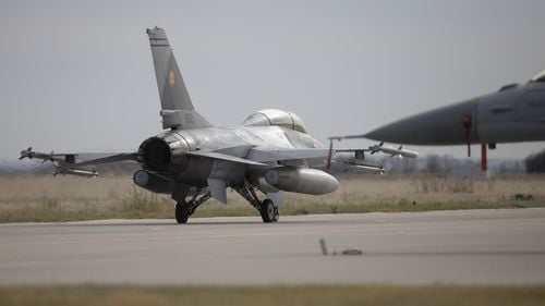 Primele trei aeronave F-16 achiziționate din Norvegia, recepționate de România