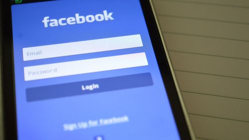Meta anunţă Community Chats, o nouă funcţie de comunicare pentru Facebook şi Messenger, cu discuții organizate pe categorii