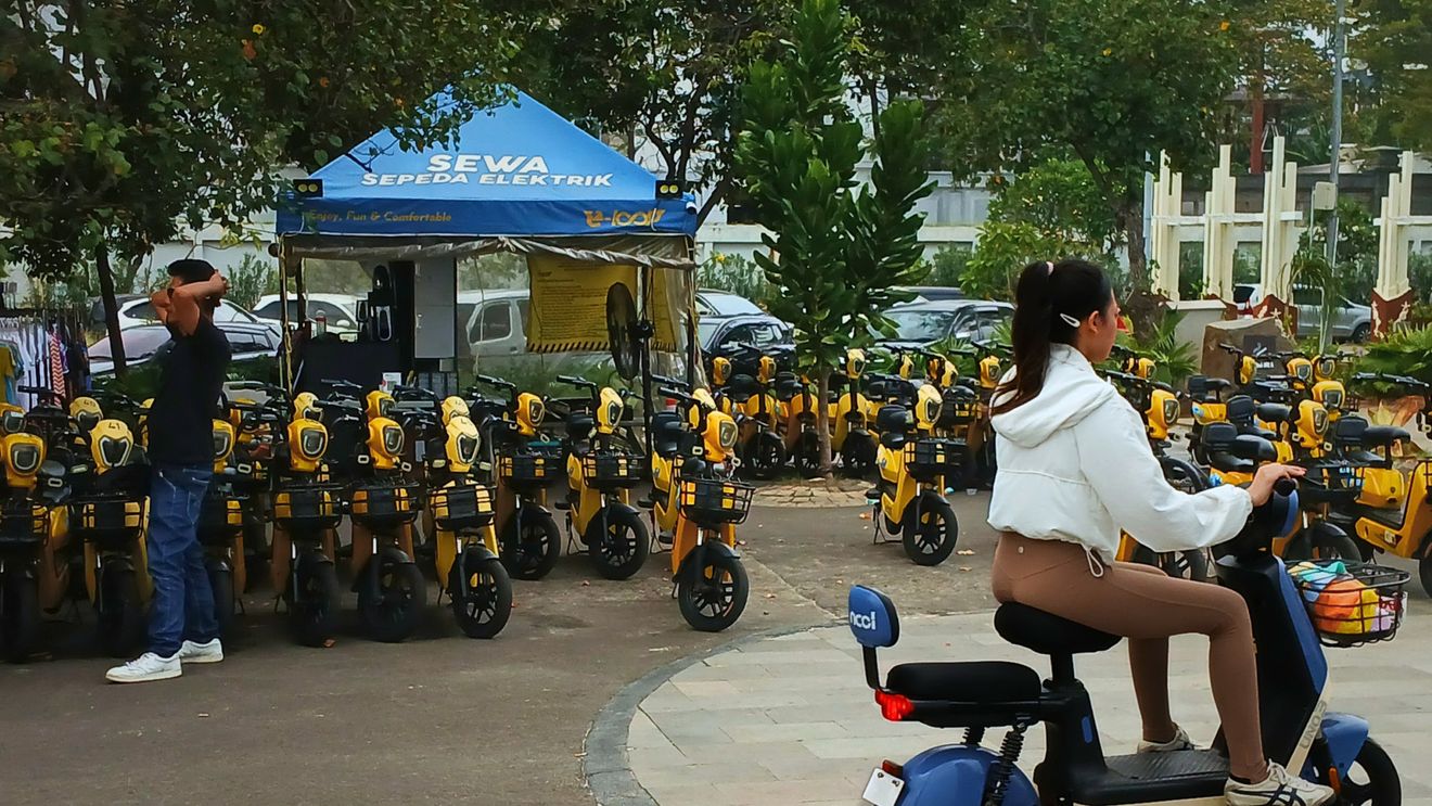 Apel neobișnuit al Chinei către cetățeni: Cumpărați e-biciclete cu baterii plumb-acid, nu litiu-ion / Bejingul încurajează tranziția cu subvenții