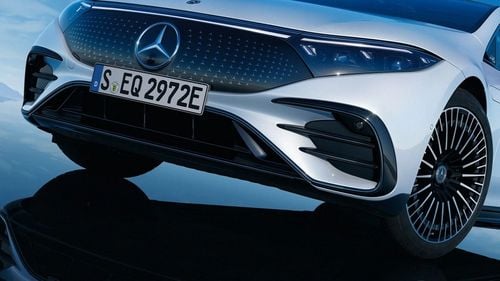 Mercedes introduce un abonament de 1.200 de dolari pe an care creşte viteza automobilului / BMW a încercat să vândă un abonament de 18 dolari pe lună, care permitea șoferilor să pornească sistemul de încălzire a scaunelor
