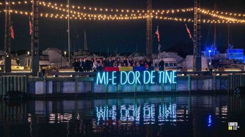 “MI-E DOR DE TINE” a ajuns pe ecranele din Times Square, cel mai vizitat obiectiv turistic al planetei (PARTENERIAT)