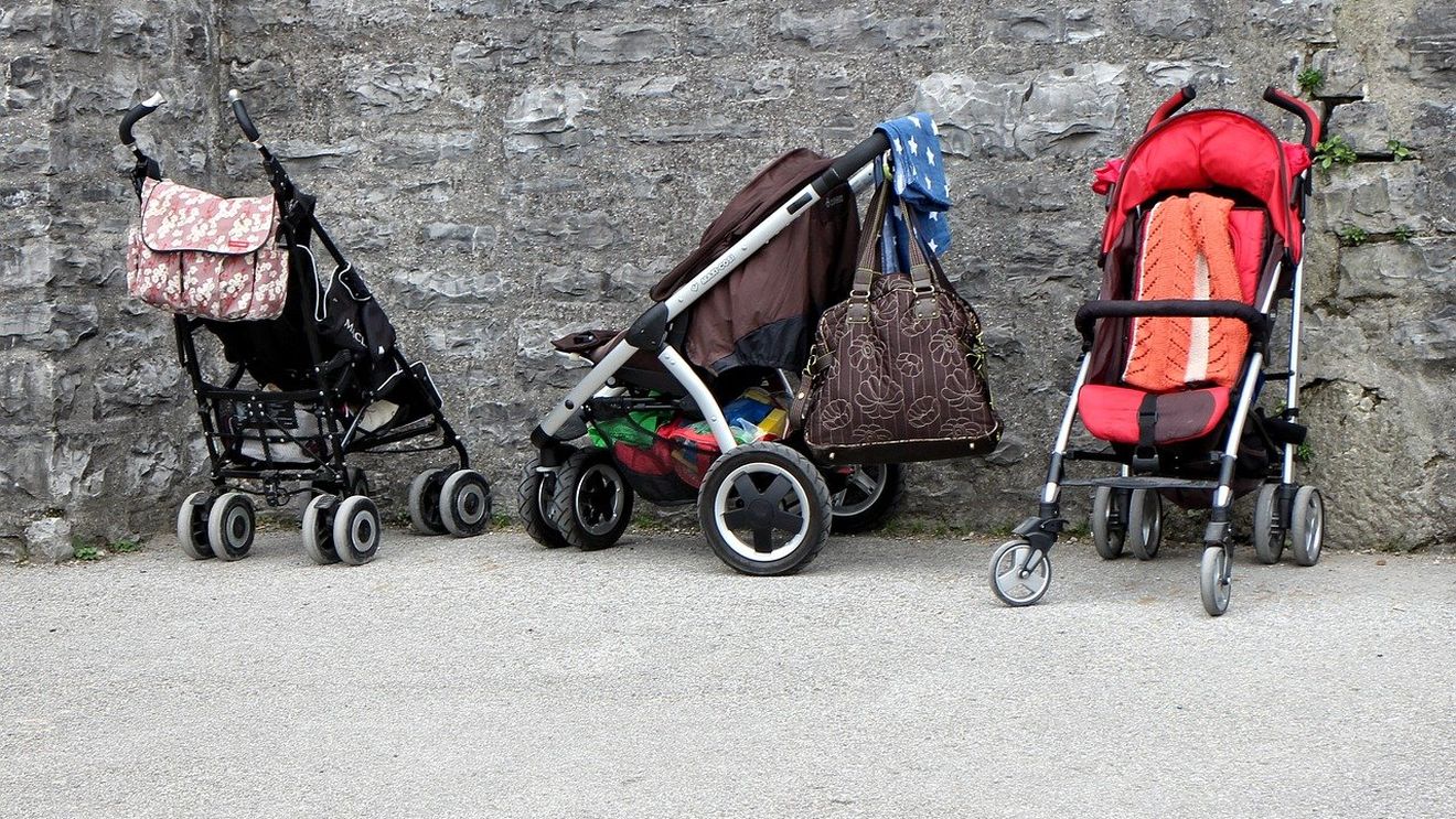 Guvernul a aprobat noi măsuri pentru prevenirea separării copiilor de familie