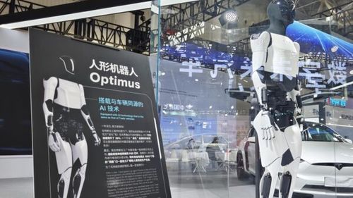 Robotul Optimus de la Tesla, blocat de geopolitică. Elon Musk se plânge de restricțiile impuse de China