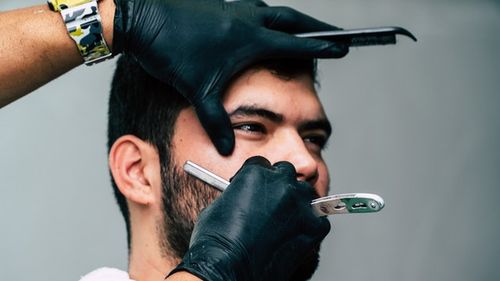 De ce Barbershop-urile au devenit extrem de populare în Germania: moda masculină și migranții