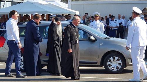 Teodosie a venit la Ziua Marinei cu o Dacie Logan MCV, după ce limuzina de lux a fost tamponată săptămâna trecută