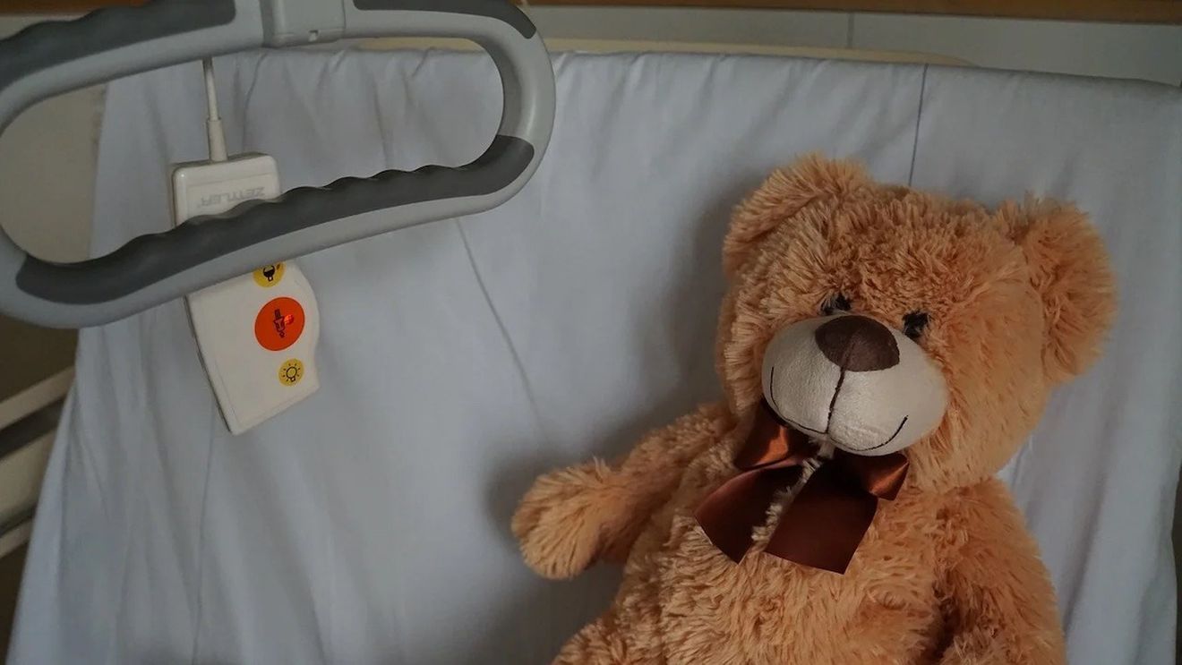 Judecătorii au suspendat autoritatea părintească a părinților care au cerut doar sânge de ”nevaccinați” pentru copilul lor / Directorul spitalului poate decide în locul părinților