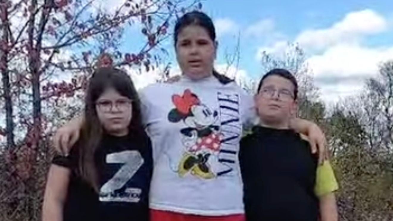 Copiii din Hunedoara dați dispăruți au fost aduși în țară, din Serbia, împreună cu tatăl lor