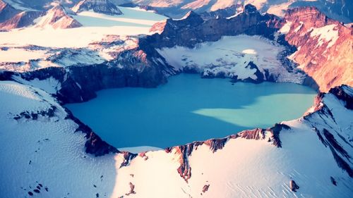 Vulcanul Mount Spurr din Alaska dă semne că se pregăteşte de o erupţie explozivă