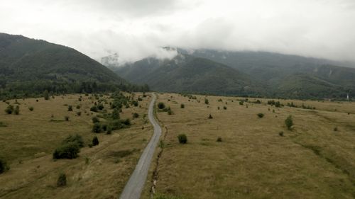 Start la drumeţii pe Via Transilvanica, începând din 9 mai, traseul care străbate ţara de la Putna la Drobeta-Turnu Severin