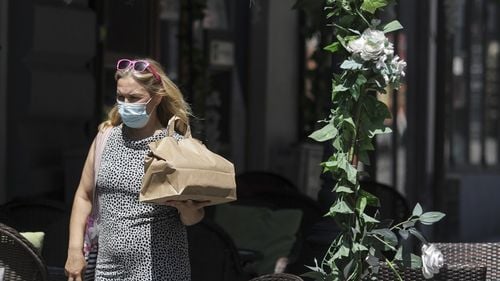 OFICIAL: Fără certificat verde pentru copiii până în 12 ani, carantina de noapte în weekend de la incidența de 6 la mie doar pentru nevaccinați, accesul la restaurantele din malluri cu certificatul verde când rata de infectare trece de 3 la mie