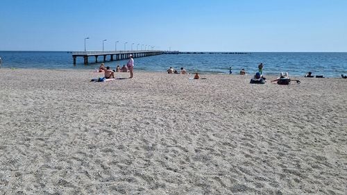 Fenomenul de cliffing devine incomod pentru turiştii care îşi petrec vacanţa pe litoral / Se prăbușesc straturile de nisip de pe plajele mărite / ”Sigur rezolvăm, nu lăsăm până la weekend, aducem la starea normală”