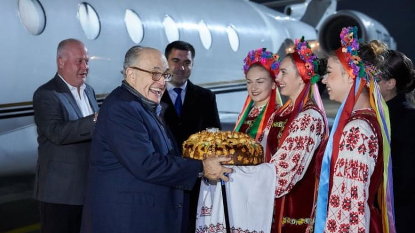 The Wall Street Journal: Doi asociați ai lui Giuliani care l-au ajutat în Ucraina au fost arestați în Statele Unite