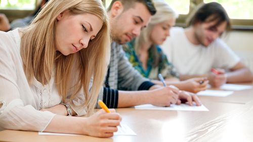 Aplicațiile AI din China, restricționate temporar în timpul examenului național de admitere la facultate