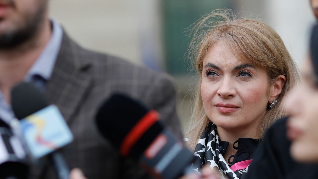 Curtea de Apel București ar urma să se pronunțe în speța avocatei AUR Silvia Uscov care cere suspendarea actelor de numire a judecătorilor CCR Dacian Dragoș și Mihai Busuioc