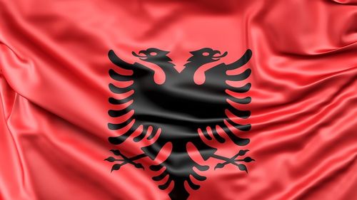 Fostul președinte al Albaniei, Sali Berisha, vrea să preia cu forța șefia partidului din care a fost demis anul trecut / Poliţia foloseşte gaze lacrimogene împotriva albanezilor care încearcă intrarea cu forța în sediu