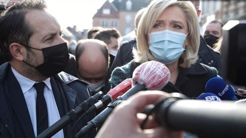 Drapelul UE ar fi fost scos de pe Arcul de Triumf din Paris după reacțiile de indignare manifestate de liderii politici ai extremei drepte