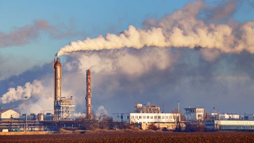 SURSE Comisia Europeană pregătește cea mai importantă revizuire a ETS după 2030: Europa se încălzește de două ori mai rapid decât media globală, iar prețul carbonului ar putea ajunge la 130 de euro pe tonă