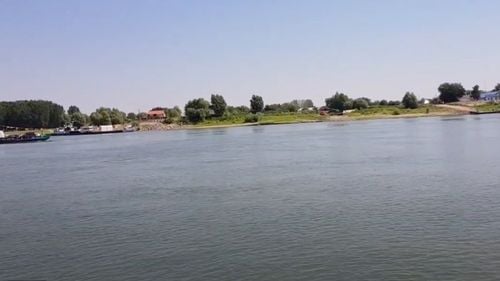 Brăila: Două ambarcațiuni s-au ciocnit pe Dunăre, în zona falezei. O fată și un băiat răniți au fost transportați la spital